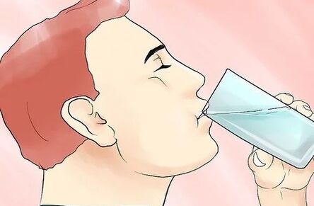 Beba moita auga para retirar as toxinas